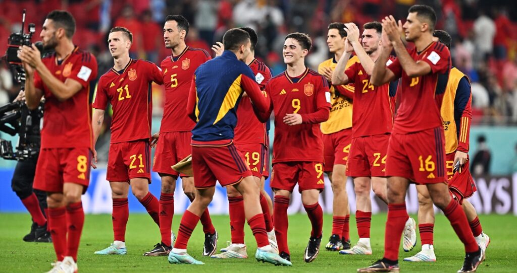 Μουντιάλ 2022: Οι Ισπανοί αγκάλιασαν τον Κέιλορ Νάβας μετά το 7-0 (vid)
