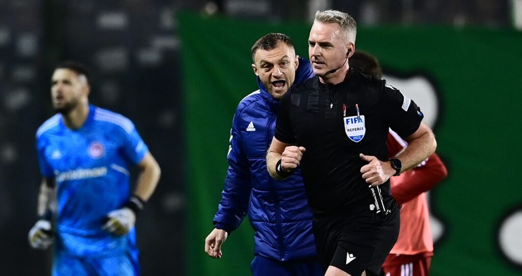 Γιάκομπ Κέλετ: Ο διαιτητής του Παναθηναϊκός – Ολυμπιακός καταγγέλλει ότι τον απείλησαν