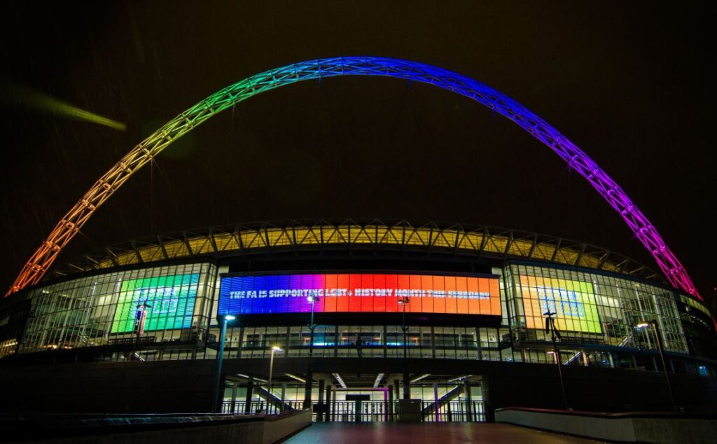 Το Wembley στα χρώματα της LGBTQ+ κοινότητας