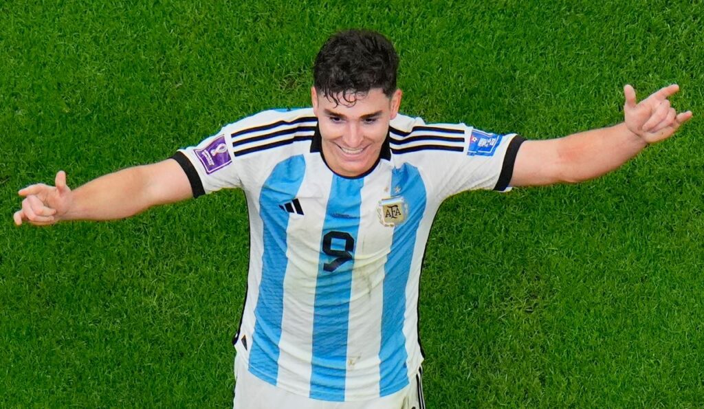 Άλβαρεζ σε μορφή… Μαραντόνα και 2-0 η Αργεντινή! (vid)