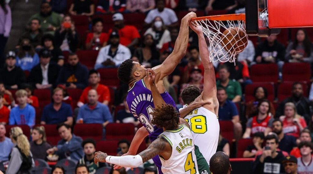 Γιάννης Αντετοκούνμπο: Οι καλύτερες στιγμές του κόντρα στους Ρόκετς (vids)