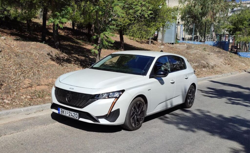 Το Peugeot 308 PHEV ξαναδίνει νόημα στα hatchback