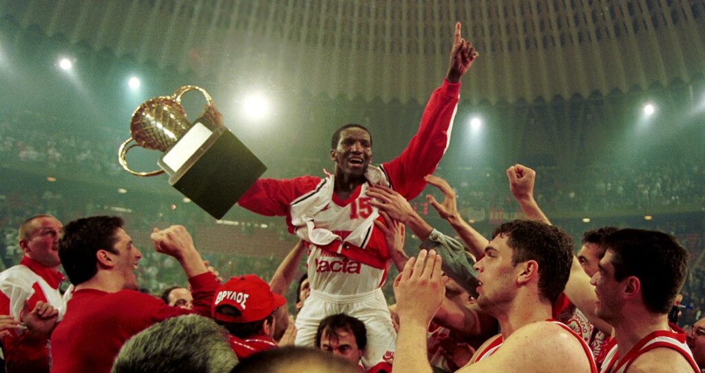 Το τρομερό μήνυμα του Ρίβερς για τον αποκλεισμό του Ολυμπιακού: «Θα βγούμε ενωμένοι από το σκοτάδι»