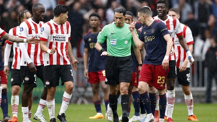 «Πάρτι» της PSV (3-0) με Άγιαξ