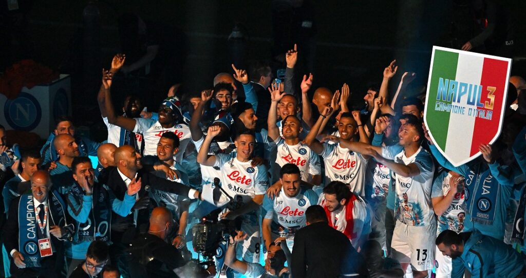 Νάπολι: Συγκλονιστικές στιγμές στο «Ντιέγκο Αρμάντο Μαραντόνα» (vid)