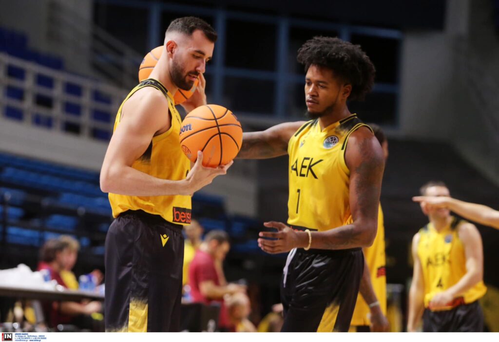 AEK: Αγιασμός και εν συνεχεία φωτογράφιση