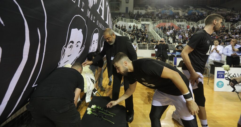 Η μνήμη υποστηρικτών του ΠΑΟΚ από το τροχαίο δυστύχημα των Τεμπών τιμήθηκε στο ματς με τον Προμηθέα
