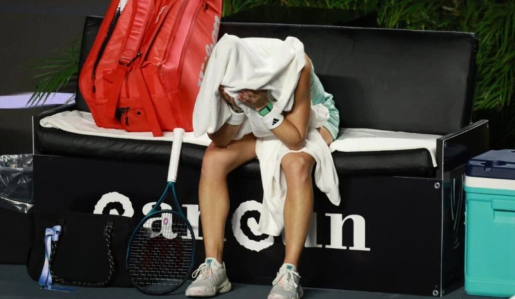 Μαρία Σάκκαρη: Πρεμιέρα με ήττα στο WTA Finals από τη Σαμπαλένκα