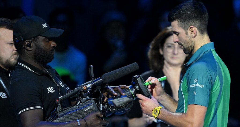 ATP Finals: Νίκησε και… περιμένει ο Τζόκοβιτς, στα ημιτελικά ο Σίνερ