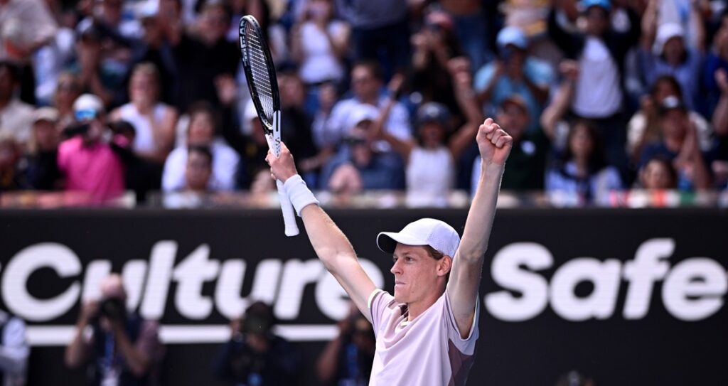 Australian Open: Συγκλονιστική ανατροπή του Σίνερ επί του Μεντβέντεφ – Στα χέρια του Ιταλού το πρώτο Grand Slam