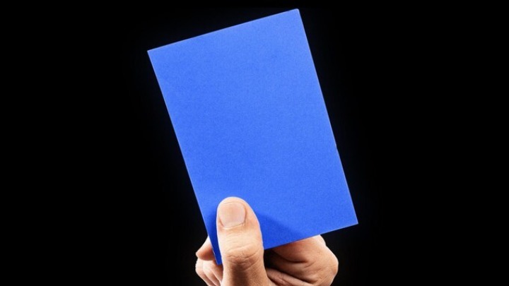 Μπλε κάρτα: Ανεστάλη η εφαρμογή της σύμφωνα με την Telegraph