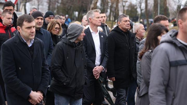 Ντέγιαν Μιλόγεβιτς: Θρήνος στη κηδεία του στο Βελιγράδι – Παρών και ο Στιβ Κερ