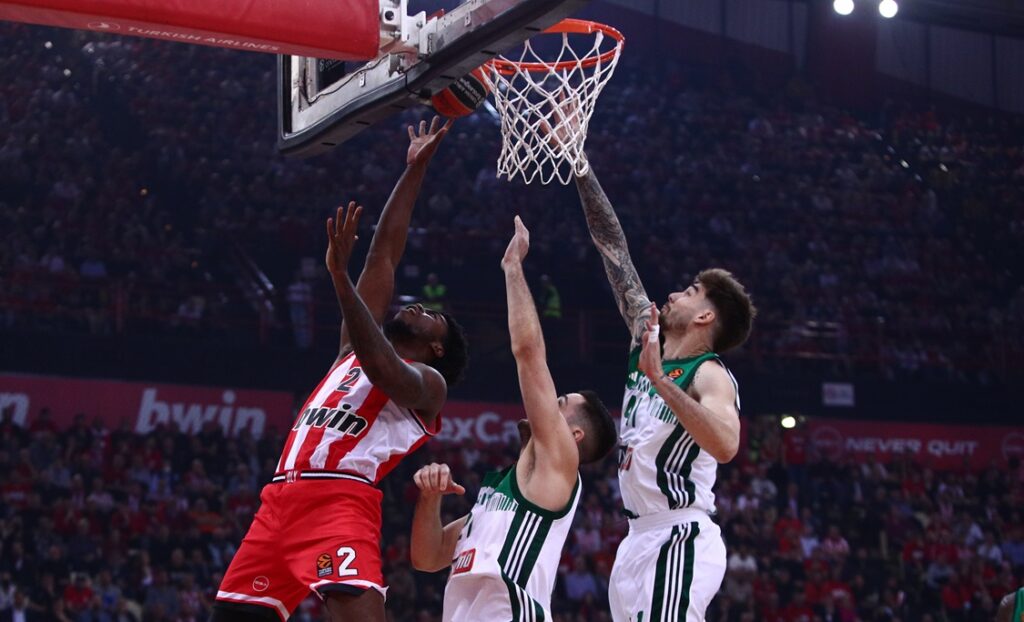 Ολυμπιακός-Παναθηναϊκός 71-65: Δια χειρός Ράιτ κοιτάζουν πλεονέκτημα οι Ερυθρόλευκοι