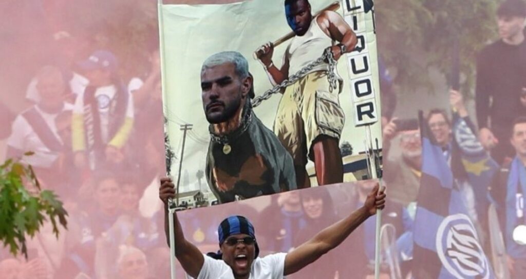Ίντερ: Το πανό του Ντούμφρις με τον Τέο Ερνάντες άλα GTA