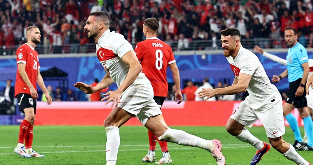 Τουρκία-Αυστρία 2-1: Ο Ντεμιράλ εκτέλεσε, ο Γκιουνόκ την έστειλε στους «8»