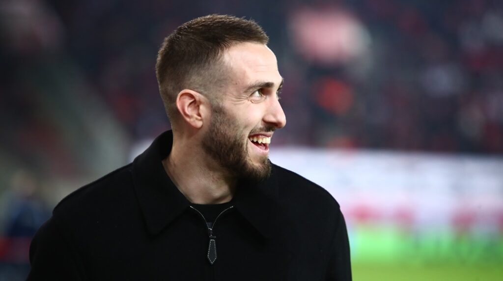 Ολυμπιακός-Τβέντε: Επέστρεψε στο «Καραϊσκάκης» και αποθεώθηκε ο Κώστας Φορτούνης