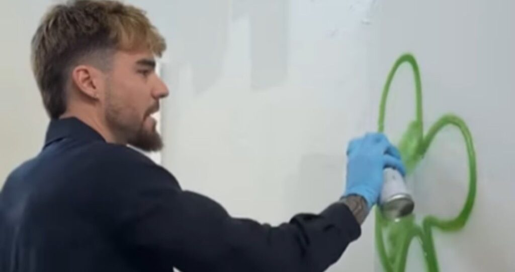 Ερνανγκόμεθ: Το «τριφύλλι» που ζωγράφισε για καλό σκοπό