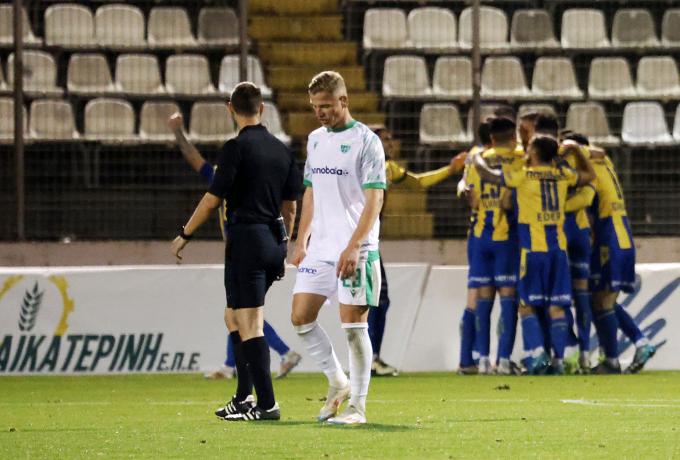 Λεβαδειακός – Αστέρας Τρίπολης 1-2: Μεγάλο «διπλό» με γκολ στο 94′ (vid)