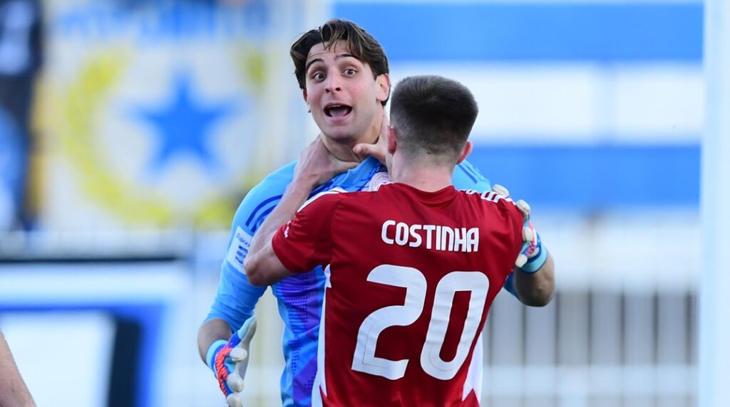 Ολυμπιακός: Η αποθέωση για τον Τζολάκη στο Περιστέρι