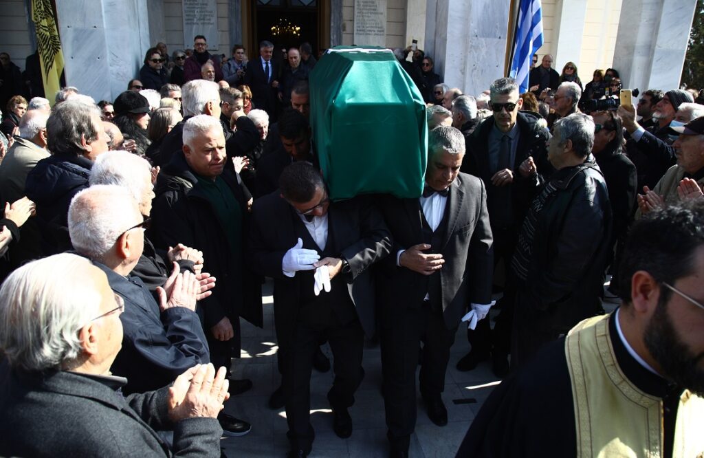 Τάκης Οικονομόπουλος: Πραγματοποίηθηκε η κηδεία του σε κλίμα συγκίνησης (pics)