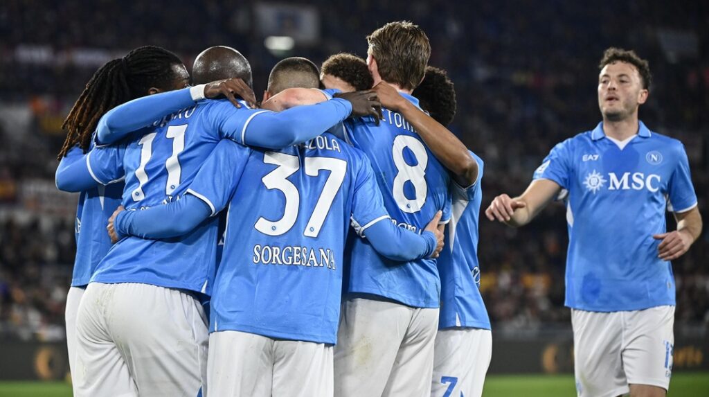 «Καθάρισε» η Νάπολι από το πρώτο ημίχρονο με δύο γκολ του Χόιλουντ