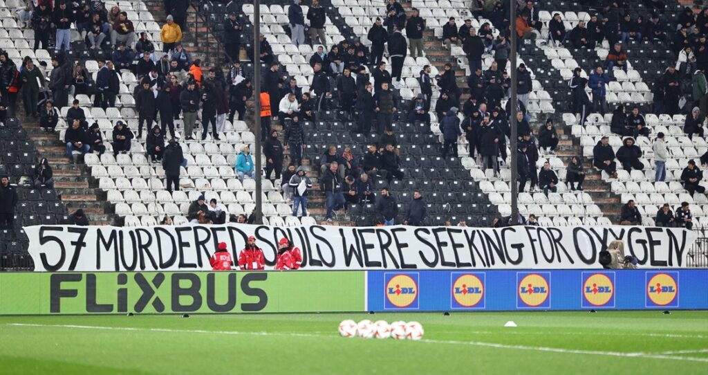 ΠΑΟΚ: Το πανό στην Τούμπα για τα Τέμπη – «57 δολοφονημένες ψυχές αναζητούσαν οξυγόνο»