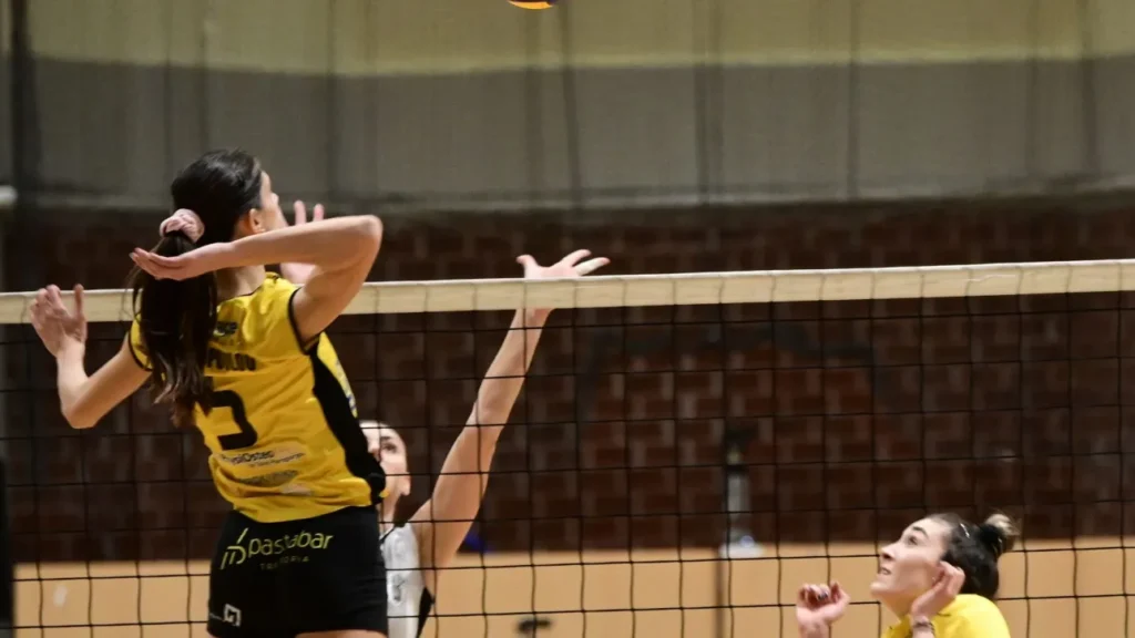 Ολυμπιακός – ΑΕK: Σοκαριστικός τραυματισμός για την Πολυνοπούλου (vid)