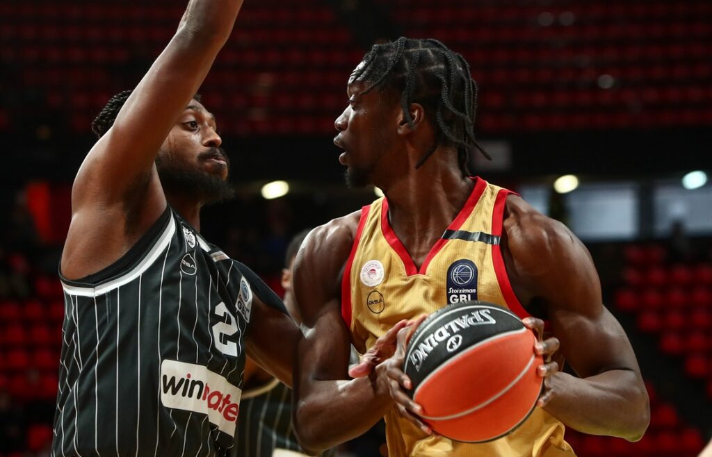 Μένσα: Ανακοινώθηκε από την Μακάμπι Τελ Αβιβ