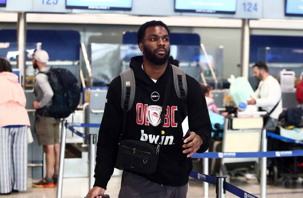 Έβανς: Στην Αμερική για χάρη της συζύγου του