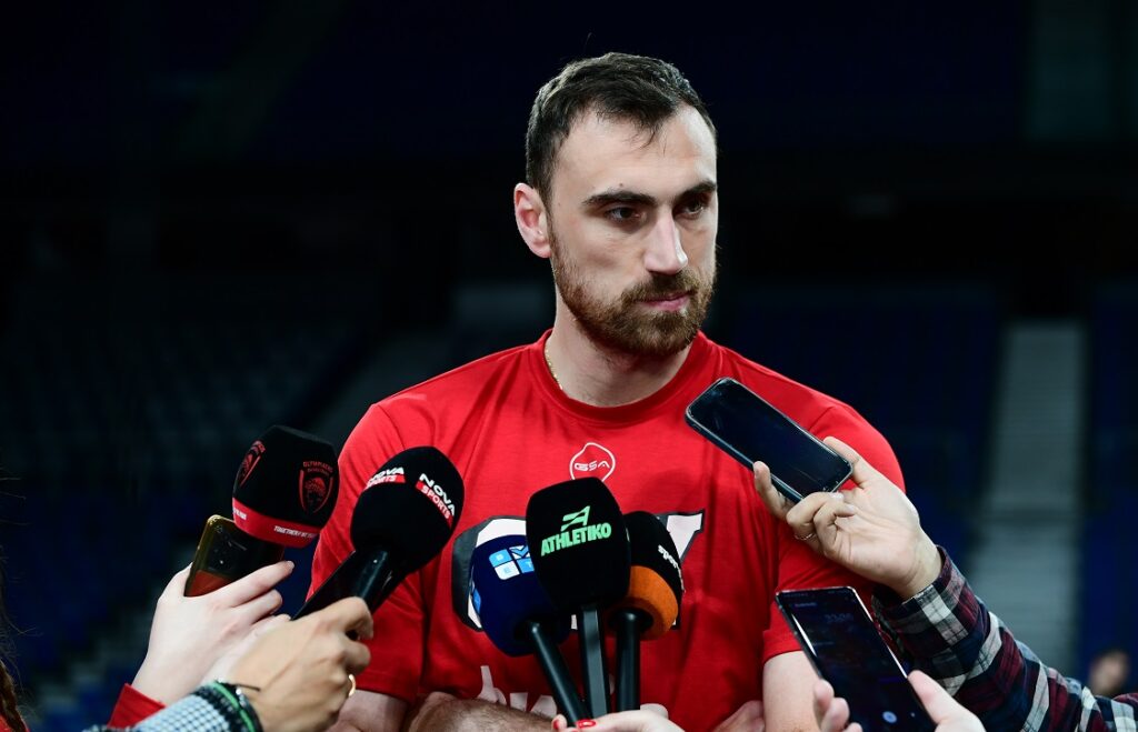 Μιλουτίνοβ: «Θα προσπαθήσουμε να τελειώσουμε εδώ την σειρά»