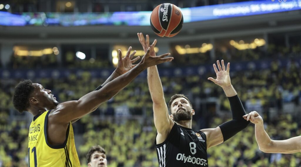 Φενέρμπαχτσε-Παρί 89-72: Ένα βήμα πιο κοντά στο Άμπου Ντάμπι η ομάδα του Σάρας