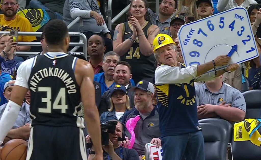 Αντετοκούνμπο: Φίλος των Πέισερς «πίκαρε» τον Γιάννη… με αυτοσχέδιο χρονόμετρο (vid)