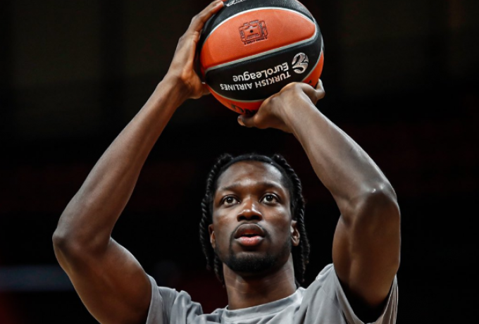 Ολυμπιακός: Παρελθόν και επίσημα ο Μενσά