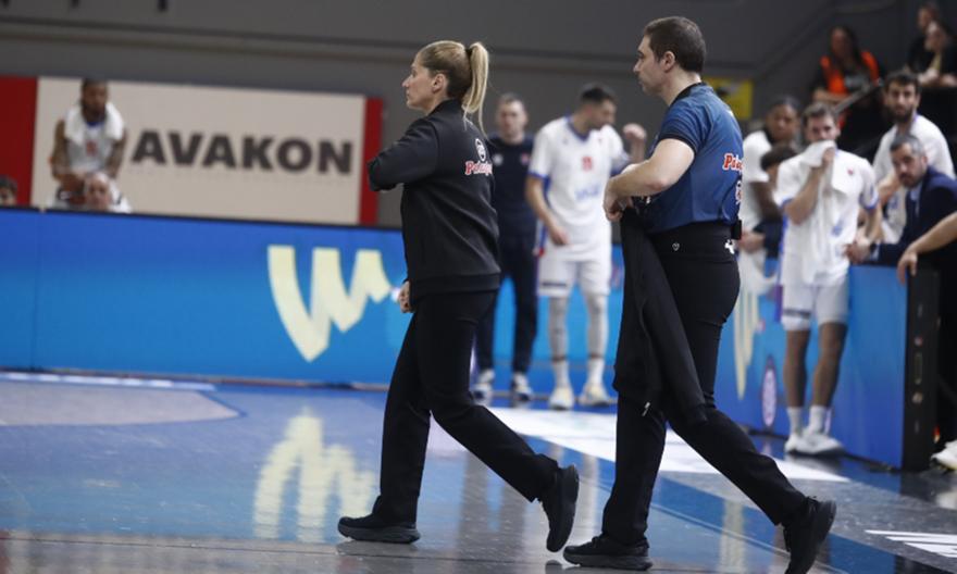 Πανιώνιος – Ολυμπιακός: Διακοπή του ματς μετά από υβριστικά συνθήματα προς την Τσαρούχα