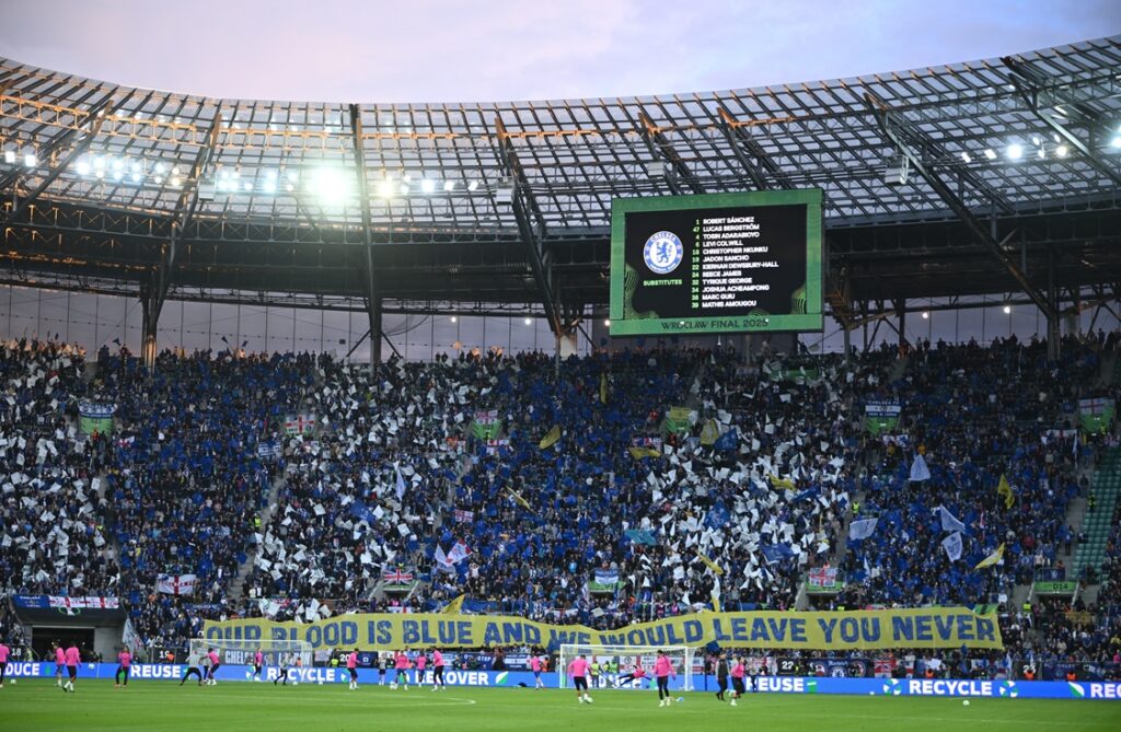 Conference League: Μαγική ατμόσφαιρα από οπαδούς της Τσέλσι και Μπέτις (+pics)