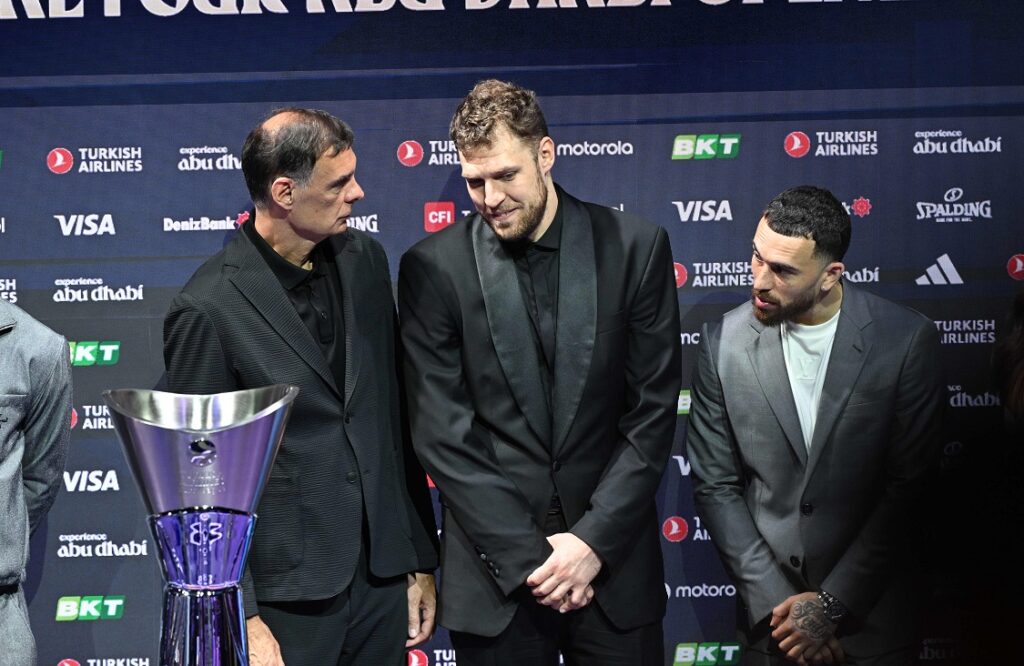 Βεζένκοβ: «Ήθελα να επιστρέψω και να κερδίσω τρόπαια»