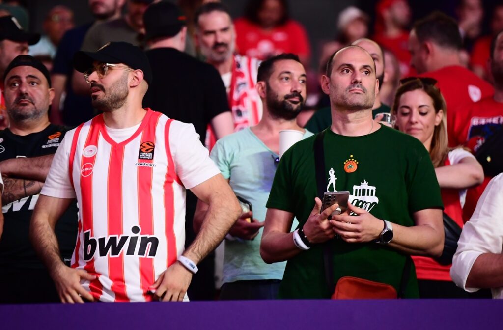 Final Four 2025: Απαγορεύτηκε η είσοδος σε οπαδούς του Ολυμπιακού που φορούσαν κελεμπίες