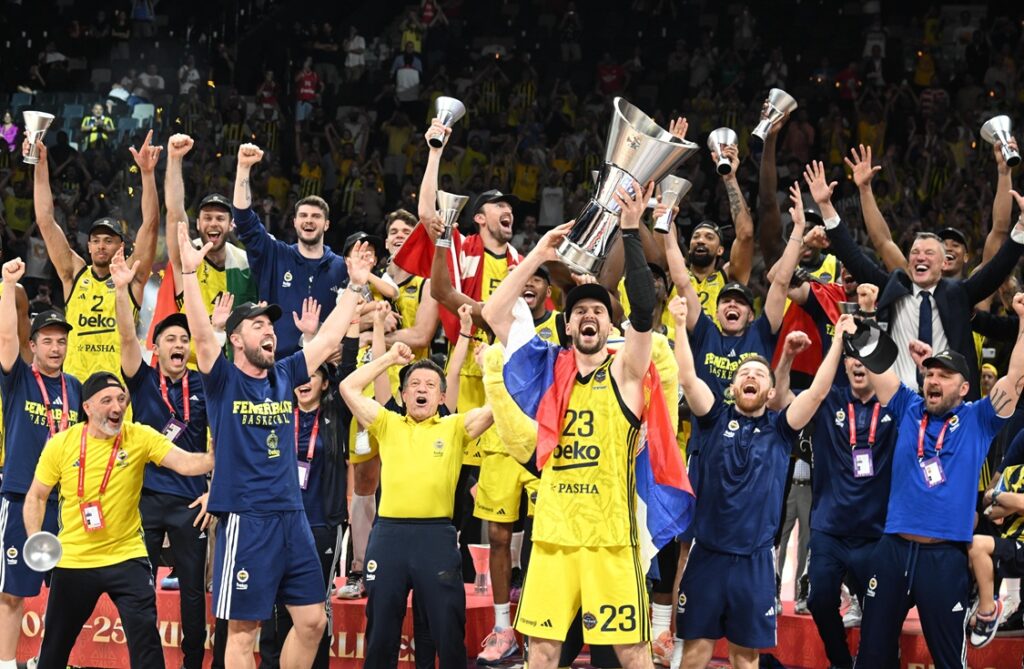 Έφτασε στην Τουρκία η Φενερμπαχτσέ – Μπιμπέροβιτς: «Προσπαθούμε ακόμα να το συνειδητοποιήσουμε»