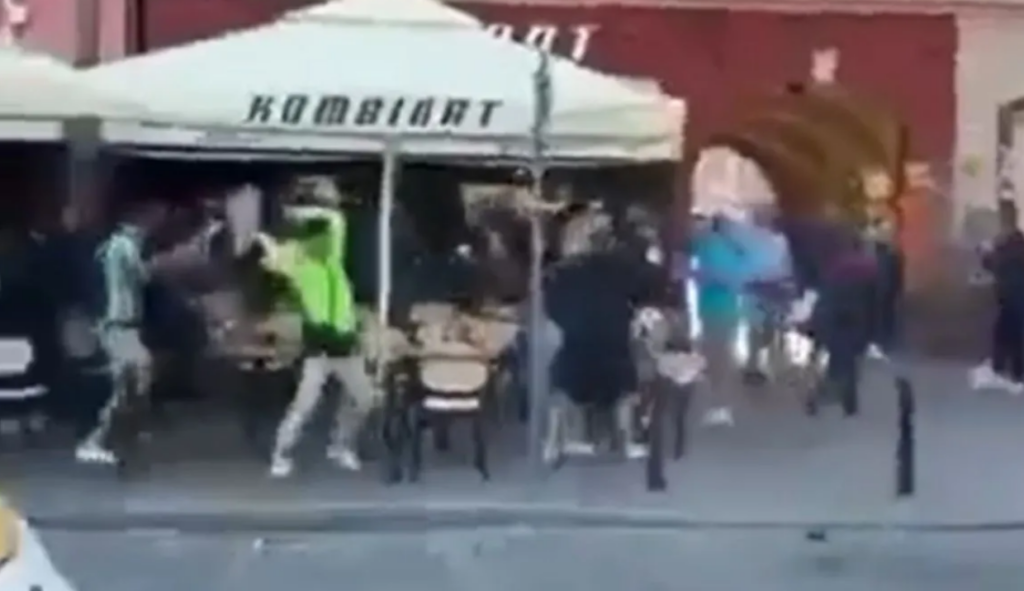 Μπέτις-Τσέλσι: Άγριο ξύλο και επεισόδια μεταξύ οπαδών λίγο πριν τον τελικό του Conference League