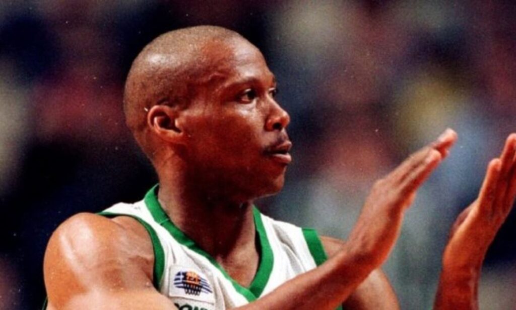 Μπάιρον Σκοτ: Κατηγορείται για σεξουαλική κακοποίηση 15χρονης πριν από 38 χρόνια