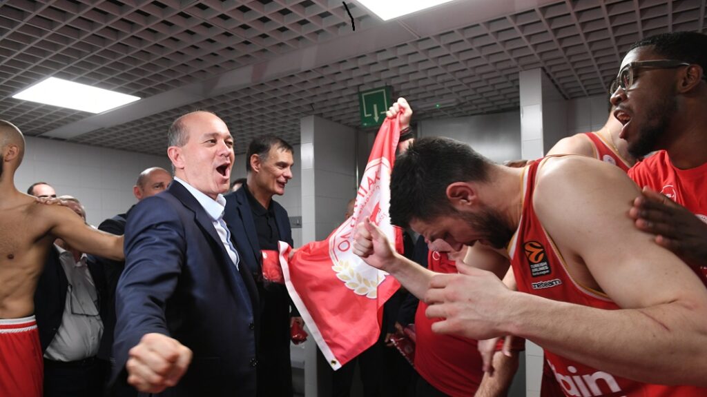 Ολυμπιακός: «Two f@cking more» -Το πάρτι στα αποδυτήρια