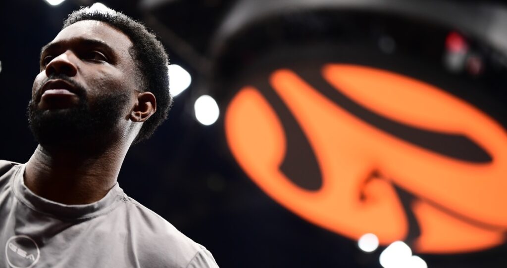 Ολυμπιακός για σενάρια αποδέσμευσης του Έβανς: «Fake news»