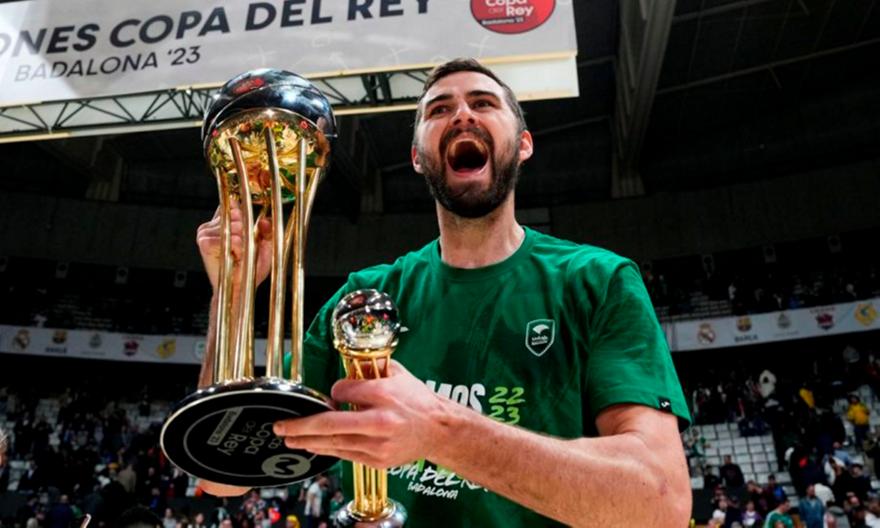 Κράβις για ΑΕΚ: «Θέλεις να παίζεις σε γήπεδο με… τρελαμένους οπαδούς!»