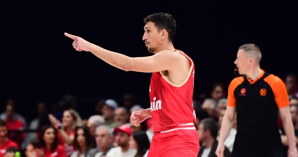 Λαρεντζάκης: Ανατροπή – Ανανεώνει και μένει στον Ολυμπιακό