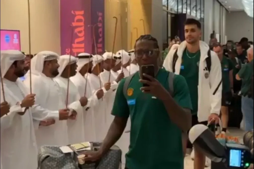 EuroLeague: Παραδοσιακό καλωσόρισμα για Ολυμπιακό και Παναθηναϊκό στο Άμπου Ντάμπι (vid)