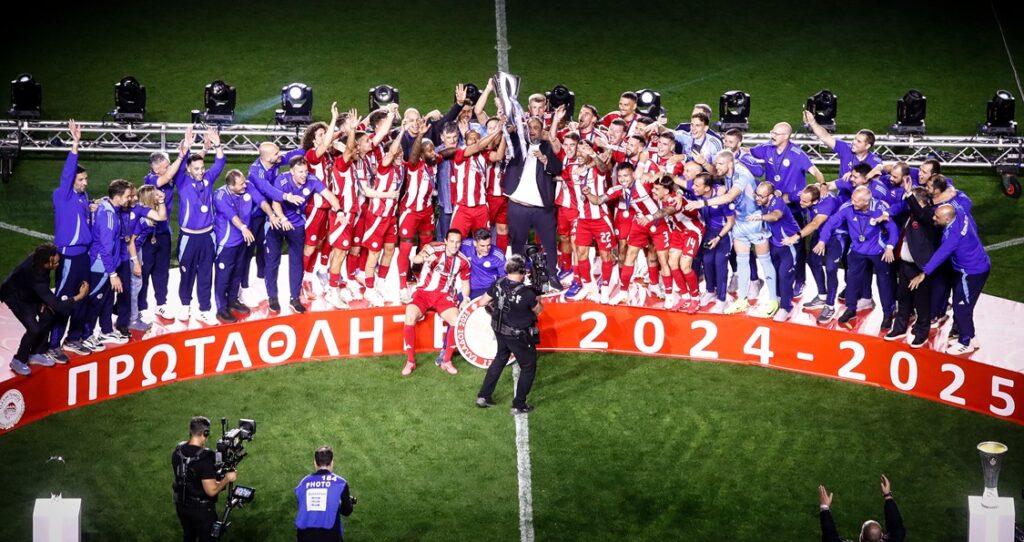 Ολυμπιακός: Στον ουρανό του «Γ. Καραϊσκάκης» το 48ο πρωτάθλημα των «ερυθρόλευκων» (pics)