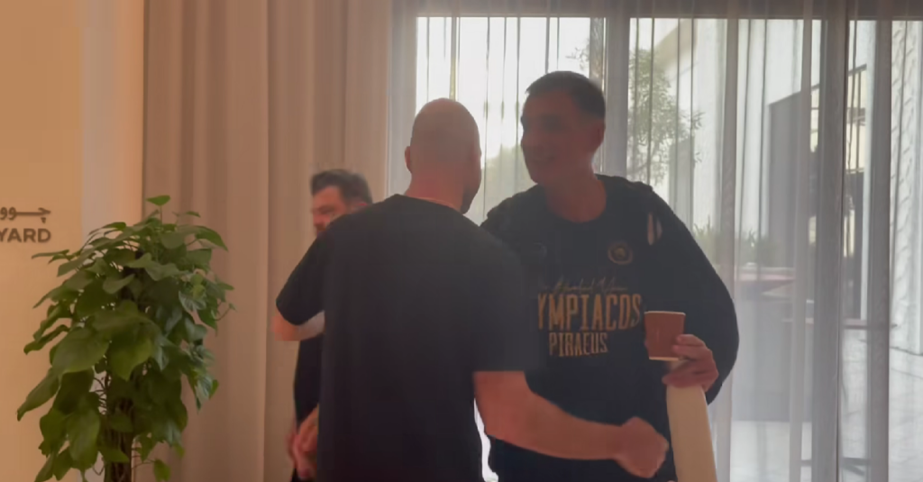Final Four 2025: Η πρώτη συνάντηση Μπαρτζώκα με Σπανούλη στο ξενοδοχείο στο Άμπου Ντάμπι