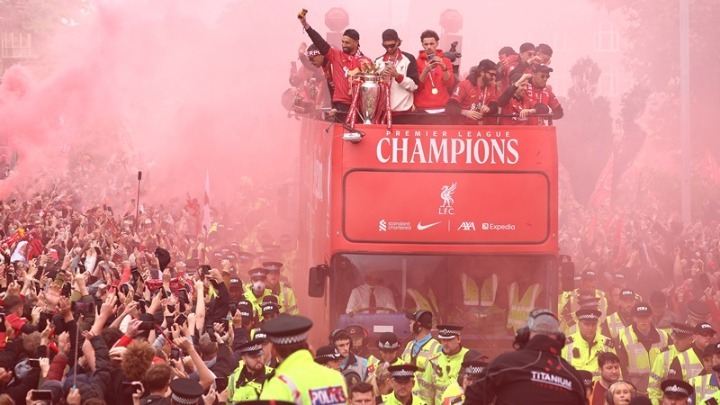 Η παρέλαση… τίτλου της Λίβερπουλ – Χάμος στο Μέρσεισαιντ