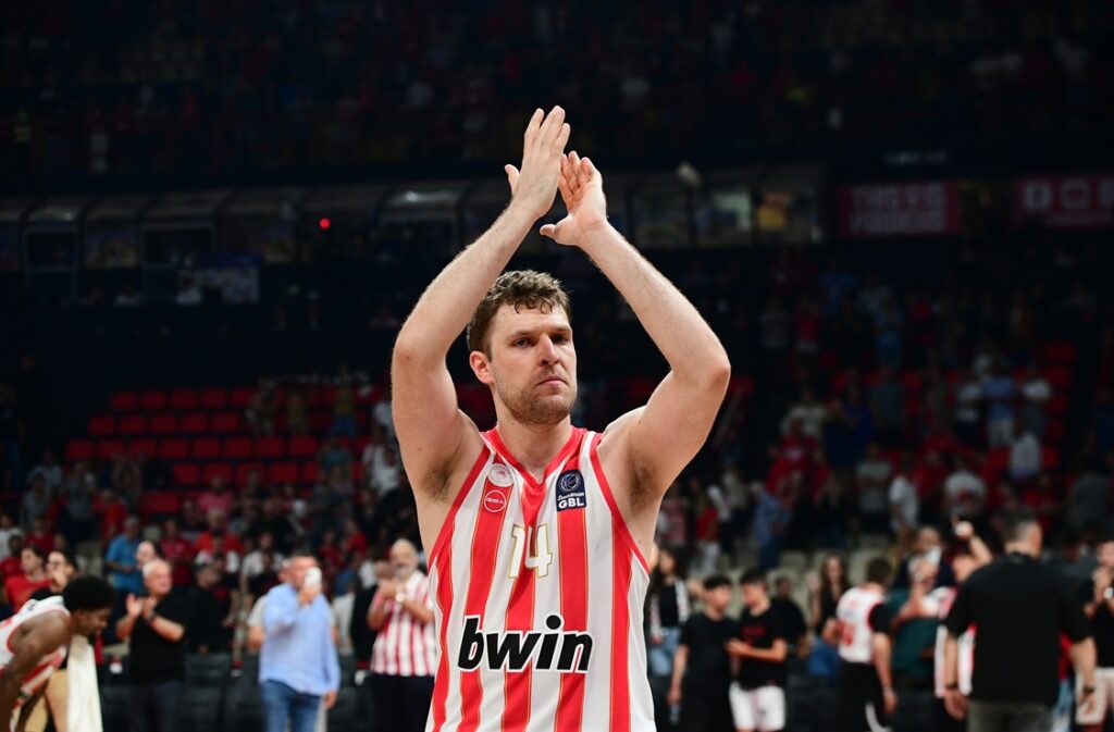 Βεζένκοβ: «Θέλαμε να γλυκάνουμε λίγο τον κόσμο μας»