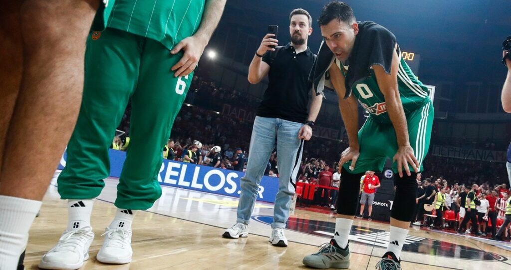 Παναθηναϊκός: Περισσότεροι από 1.000 φίλοι της ομάδας αποθέωσαν την αποστολή στο ΟΑΚΑ (vid)